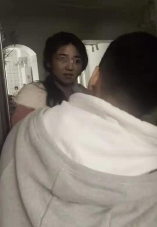 三男吃瓜视频免费观看,免费观看，揭秘娱乐圈幕后故事